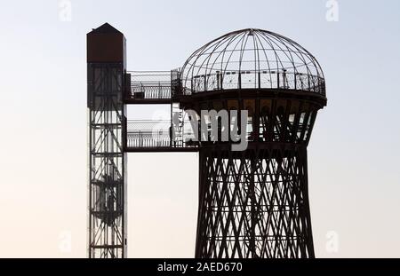 Shukhova Water Tower à Boukhara qui a été construit en 1927 et est maintenant une attraction touristique Banque D'Images