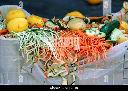 De gauche du vendeur du marché sur des échantillons au Campo de' Fiori à Rome, Italie Banque D'Images