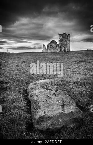 Knowlton Church et terrassements à Paris une église normande construite au 12ème siècle située sur un rituel néolithique henge earthworks Banque D'Images