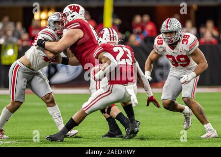 Indianapolis, Indiana, USA. 7 Décembre, 2019. Wisconsin Badgers running back Jonathan Taylor (23) porte le ballon dans la deuxième moitié du match entre le Wisconsin Badgers et l'Ohio State Buckeyes au Lucas Oil Stadium, Indianapolis, Indiana. Crédit : Scott Stuart/ZUMA/Alamy Fil Live News Banque D'Images