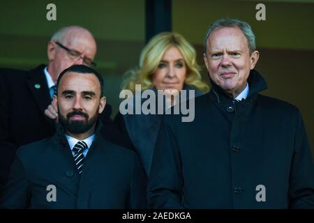 8 décembre 2019, The Hawthorns, West Bromwich, Angleterre ; Sky Bet Championnat, West Bromwich Albion v Swansea City : Trevor Birch (droite) et Leon Britton (à gauche) dans l'administration fort à l'aubépines Crédit : Gareth Dalley/News Images Banque D'Images