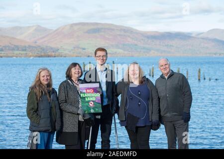 Balloch, UK. 5 novembre 2019. Sur la photo : Ross Greer MSP - Membre du Parlement écossais pour la région ouest de l'Écosse. Vu à une séance de photo sur les rives du Loch Lomond pour mettre en évidence la beauté naturelle de la région et d'arrêter le projet d'aménagement de la Flamingo Land theme park. Jusqu'à présent il y a eu plus de 57 000 d'objections à ces plans. Crédit : Colin Fisher/Alamy live news. Banque D'Images