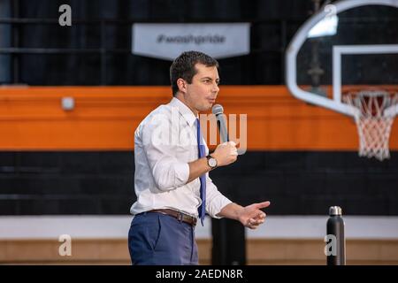 Washington, Iowa, États-Unis. 8 novembre, 2019. Pete maire Buttigieg a tenu une campagne présidentielle rassemblement à une école intermédiaire à Washington, Iowa, USA le dimanche après-midi. Credit : Keith Turrill/Alamy Live News Banque D'Images