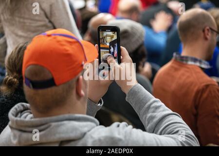 Washington, Iowa, États-Unis. 8 novembre, 2019. Pete maire Buttigieg a tenu une campagne présidentielle rassemblement à une école intermédiaire à Washington, Iowa, USA le dimanche après-midi. Credit : Keith Turrill/Alamy Live News Banque D'Images