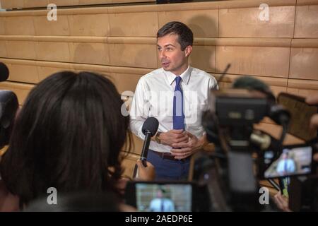 Washington, Iowa, États-Unis. 8 novembre, 2019. Pete maire Buttigieg a tenu une campagne présidentielle rassemblement à une école intermédiaire à Washington, Iowa, USA le dimanche après-midi. Credit : Keith Turrill/Alamy Live News Banque D'Images