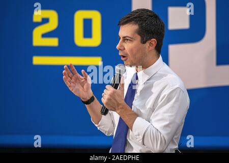 Washington, Iowa, États-Unis. 8 novembre, 2019. Pete maire Buttigieg a tenu une campagne présidentielle rassemblement à une école intermédiaire à Washington, Iowa, USA le dimanche après-midi. Credit : Keith Turrill/Alamy Live News Banque D'Images