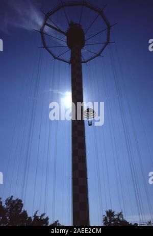 Vieux saut en parachute sur Coney Island, New York Banque D'Images