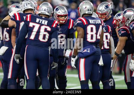 Foxborough, United States. Le 08 mai 2019. New England Patriots quarterback Tom Brady (12) appels par jouer dans le caucus au troisième trimestre contre les Kansas City Chiefs au Stade Gillette à Foxborough, Massachusetts le Dimanche, Décembre 8, 2019. Les chefs patriotes la défaite 23-16. Photo de Matthew Healey/UPI UPI : Crédit/Alamy Live News Banque D'Images