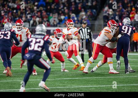Foxborough, United States. Le 08 mai 2019. Kansas City Chiefs quarterback Patrick Mahomes (15) revient pour un laissez-passer au troisième trimestre contre les New England Patriots au Stade Gillette à Foxborough, Massachusetts le Dimanche, Décembre 8, 2019. Les chefs patriotes la défaite 23-16. Photo de Matthew Healey/UPI UPI : Crédit/Alamy Live News Banque D'Images