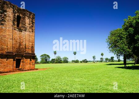 Les ruines de l''UNESCO de Jésus de Tavarangue, une réduction de la mission jésuite de Guarani près d'Encarnacion au Paraguay Banque D'Images