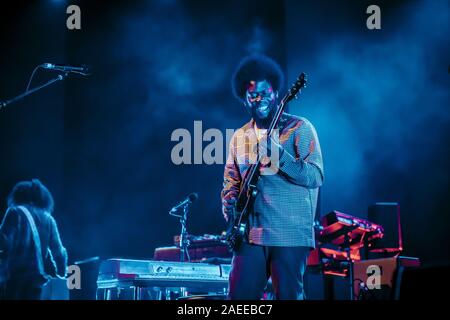 Milano, Italie. 07Th Dec, 2019. Samuel Michael Kiwanuka (né le 3 mai 1987) est un chanteur-compositeur et producteur de disques qui est signé avec Polydor Records. 2012 son premier album est disque d'or Nouveau accueil au Royaume-Uni et son deuxième album, l'amour et la haine, a fait ses débuts en 2016 au numéro un. Il a été en nomination pour de nombreux prix, y compris des Brit Awards, MTV Europe Music Awards, prix du mercure, BBC Music Awards. En janvier 2012, il a remporté le BBC's Sound of 2012. (Photo de Luigi Rizzo/Pacific Press) Credit : Pacific Press Agency/Alamy Live News Banque D'Images