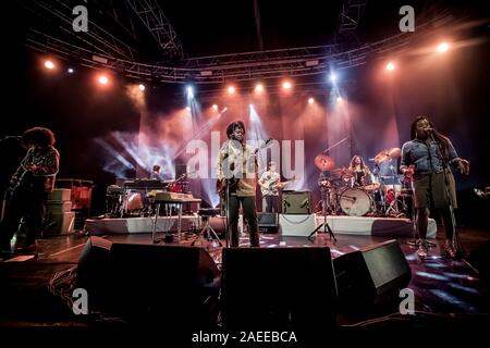 Milano, Italie. 07Th Dec, 2019. Samuel Michael Kiwanuka (né le 3 mai 1987) est un chanteur-compositeur et producteur de disques qui est signé avec Polydor Records. 2012 son premier album est disque d'or Nouveau accueil au Royaume-Uni et son deuxième album, l'amour et la haine, a fait ses débuts en 2016 au numéro un. Il a été en nomination pour de nombreux prix, y compris des Brit Awards, MTV Europe Music Awards, prix du mercure, BBC Music Awards. En janvier 2012, il a remporté le BBC's Sound of 2012. (Photo de Luigi Rizzo/Pacific Press) Credit : Pacific Press Agency/Alamy Live News Banque D'Images