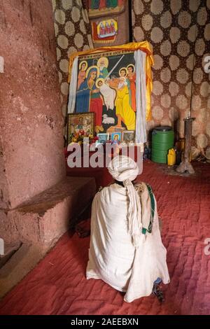 Les chrétiens orthodoxes au célèbre rocher églises à Lalibela, Éthiopie Banque D'Images