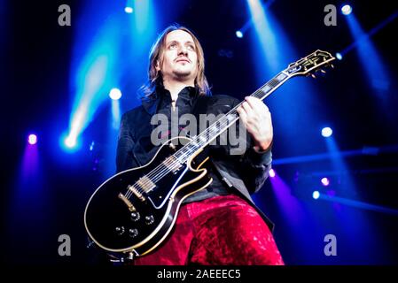 Torino, Italie. Le 08 mai 2019. TURIN, ITALIE - Décembre 08 : Diego Arrigoni de Modà effectue au Pala Millares le 08 décembre 2019 à Turin, Italie. (Photo par Alessandro Bosio/Pacific Press) Credit : Pacific Press Agency/Alamy Live News Banque D'Images