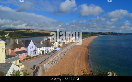 Lieu non identifié Sands et lieu non identifié Ley National Nature Reserve, avec une route au milieu. Lieu non identifié, Devon, UK Banque D'Images