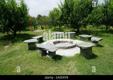 Assis en plein air, Big Bear Cafe, autre terrain, Manali, Himachal Pradesh, Inde, Asie Banque D'Images