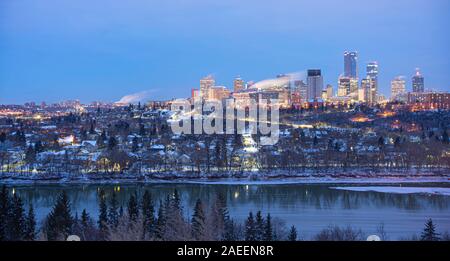 Vue panoramique du centre-ville d'Edmonton, Alberta, Canada. Pris sur un froid matin tôt en décembre. Banque D'Images