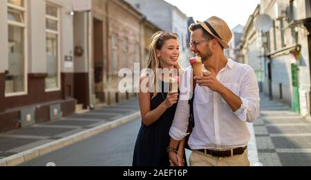 Beautiful couple in love dating outdoors and smiling Banque D'Images