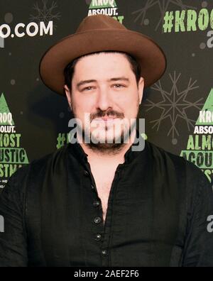 Anaheim, Californie, USA. 8e Dec 2019. Mumford & Sons - Marcus Mumford assiste à presque Absolut KROQ Acoustic 2019 Noël chez Honda Center le 8 décembre 2019 à Anaheim, en Californie. Photo : imageSPACE/MediaPunch MediaPunch Crédit : Inc/Alamy Live News Banque D'Images
