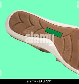 Semelles orthopédiques pour chaussures d'athlétisme sur un fond vert avec clipping path Banque D'Images