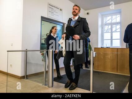 Dachau, Bavière, Allemagne. 9Th Mar, 2019. La soi-disant "l'enseignant' Nikolai Nerling a comparu à l'Amtsgericht Dachau aujourd'hui pour répondre à des accusations de la négation de l'Holocauste, tandis que sur le camp de concentration de Dachau, en février de 2019. L'ancien professeur de l'école de Berlin est une figure importante de la droite extrémiste, ésotérique, et Reichsbuerger sceneslowers (citoyen souverain), légèrement inférieur à celui de souvent refus pur et simple. Credit : ZUMA Press, Inc./Alamy Live News Banque D'Images