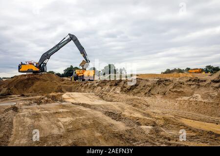 Oberhausen, Ruhr, Rhénanie du Nord-Westphalie, Allemagne - au cours de l'excavatrice terrassement dans le cadre de l'Emscher, conversion, nouvelle construction de t Banque D'Images