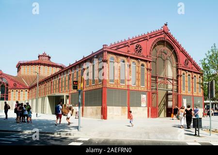 Barcelone, Espagne - 15 juillet 2018 : une vue de la façade du Mercat de Sant Antoni de marché public à Barcelone, Espagne Banque D'Images