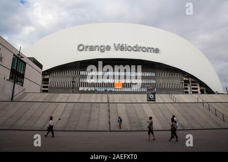 Vue de face du stade Vélodrome, connu comme le Vélodrome d'Orange est un stade multifonction situé à Marseille, France. Banque D'Images