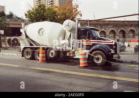 Camion malaxeur de ciment, New York , États-Unis d'Amérique. Banque D'Images