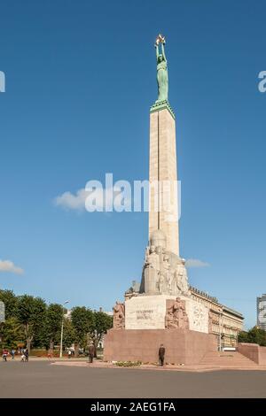 RIGA, Lettonie - 01 septembre 2014 : Monument de la liberté à Riga, en mémoire des combattants pour l'indépendance de la Lettonie Banque D'Images