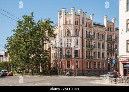 RIGA, Lettonie - 01 septembre 2014 : Riga Art Nouveau (Jugendstil), belle maison d'angle avec tourelles sur la rue Elizabetes (Elizabetes iela), Moni Banque D'Images