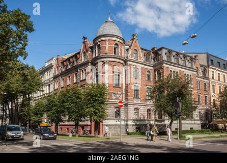 RIGA, Lettonie - 01 septembre 2014 : Riga Art Nouveau (Jugendstil), corner maison de briques rouges avec une tour ronde sur la rue Elizabetes (Elizabetes iela) Banque D'Images