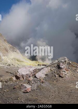 White Island/Whakaari Nouvelle-zélande volcan le plus actif. Trhee semaines avant les tragiques 9 Dec 2019 éruption, le volcan était active et belle. Banque D'Images