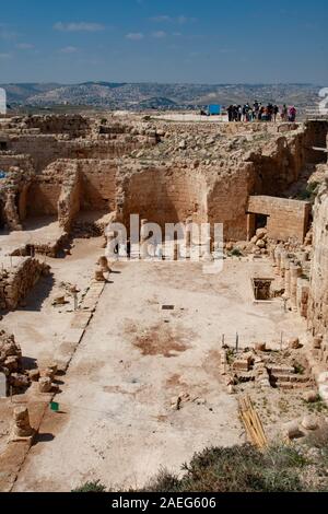 Israël, Cisjordanie, la Judée, l'Hérodion, un château forteresse construite par le roi Hérode 20 avant notre ère. Vestiges du château Banque D'Images