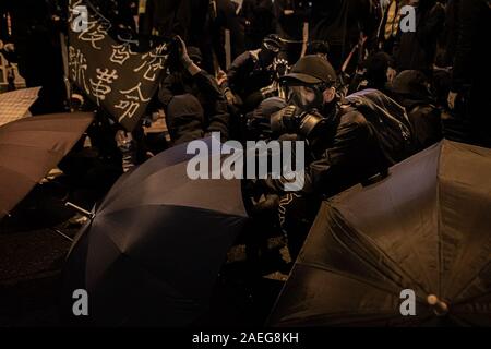 Le 8 décembre 2019, les organisateurs d'une pro-démocratie dire mars plus de 800 000 dans les rues de Hong Kong, que les manifestations anti-gouvernementales a frappé le jalon de six mois. Bien que des compromis avec la police est devenu tendu, il n'a jamais atteint le degré Hong Kong a vu récemment. (Photo de Michael Nigro/Pacific Press) Banque D'Images