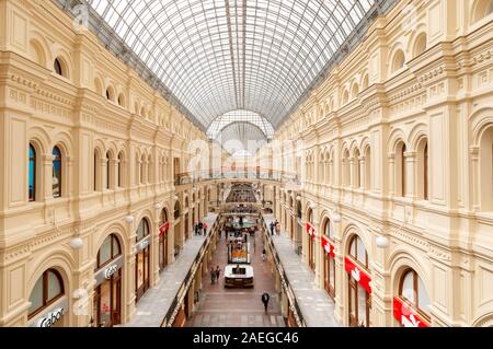 Centre commercial GUM sur la Place Rouge, Moscou, Russie Banque D'Images