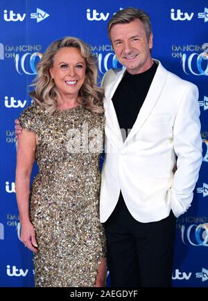 Jayne Torvill et Christopher Dean lors du lancement de Dancing on Ice 2020, tenue à Bovingdon Airfield, Hertfordshire. Banque D'Images