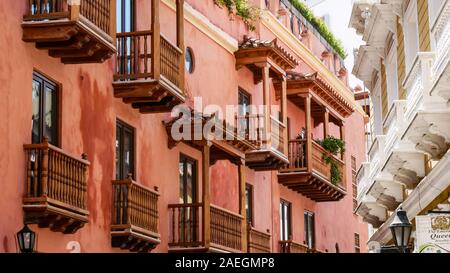 Closeup view of typical Latin American colonial and colorful buildings with wooden balconies Banque D'Images