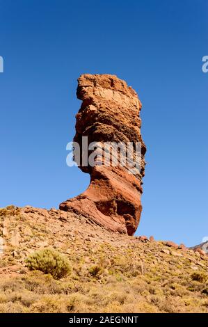 Portrait de Roque Cinchado est une formation de roche volcanique sur une journée ensoleillée et très claire dans le Parc National de Teide. 13 avril, 2019. Santa Cruz De Tenerif Banque D'Images