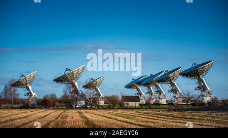 Les télescopes radio Cambridge, Cambridge l'astronomie, une partie de l'Observatoire de Radioastronomie Mullard Arc Microkelvin Imager Large Array nr Cambridge Banque D'Images