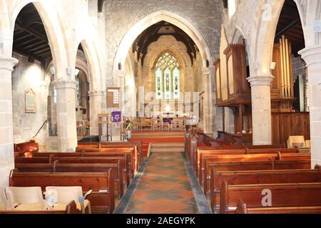 Saint Michel et tous les Anges, Hathersage, Derbyshire, Angleterre.L'église remonte au 14e siècle et est maintenant un bâtiment classé grade 1. Banque D'Images