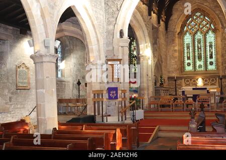 Saint Michel et tous les Anges, Hathersage, Derbyshire, Angleterre.L'église remonte au 14e siècle et est maintenant un bâtiment classé grade 1. Banque D'Images