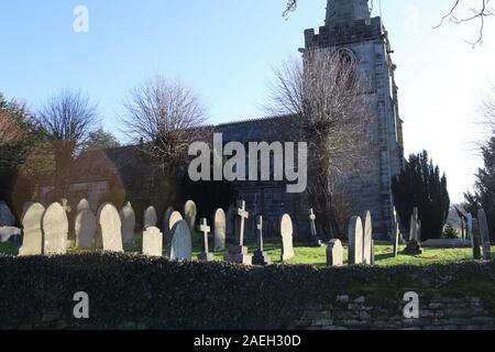 Saint Michel et tous les anges,hathersage, Derbrshire,Angleterre.La construction de l'église a commencé en 1381, et est un bâtiment classé grade1. Banque D'Images