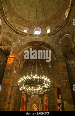 Intérieur de Saint Hripsime, du 7e siècle l'Eglise apostolique arménienne à Vagharshapat Ville d'Arménie Banque D'Images