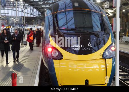 Liverpool, Royaume-Uni. 9Th Mar, 2019. Avanti Côte Ouest train à la gare de Lime Street après la prise en charge de Virgin Trains pour exécuter le service de Liverpool à Londres Euston. Société mère Avanti Premier Rail dit qu'ils vont doubler la fréquence des trains à deux par heure. Credit : Ken biggs/Alamy Live News Banque D'Images