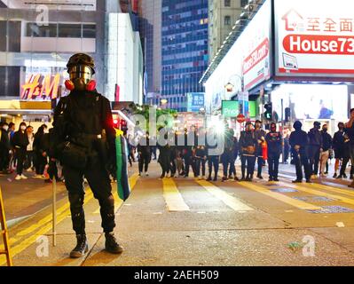 Hong Kong, Chine. 8e, décembre 2019. Des centaines de milliers de pro-démocratie paix assister à la Journée des droits de l'homme de mars le parc Victoria à Causeway Bay à Chater Road à Central. Banque D'Images