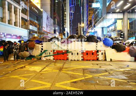 Hong Kong, Chine. 8e déc, 2019. Des centaines de milliers de pro-démocratie paix assister à la Journée des droits de l'homme de mars le parc Victoria à Causeway Bay à Chater Road à Central. Gonzales : Crédit Photo/Alamy Live News Banque D'Images