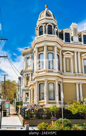 Maisons victoriennes traditionnelles à San Francisco, Californie Banque D'Images