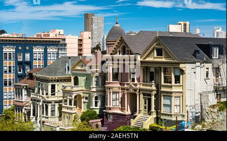 Painted Ladies près de Alamo Square à San Francisco, Californie Banque D'Images