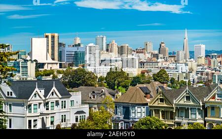 Painted Ladies près de Alamo Square à San Francisco, Californie Banque D'Images